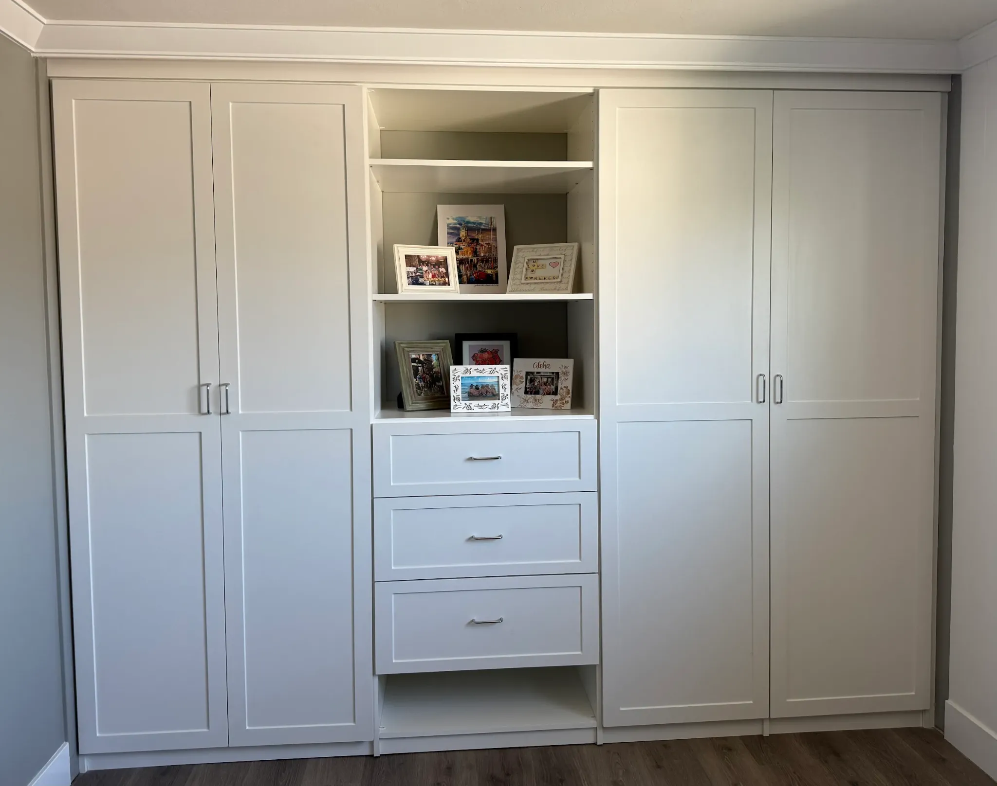 White built-in wardrobe